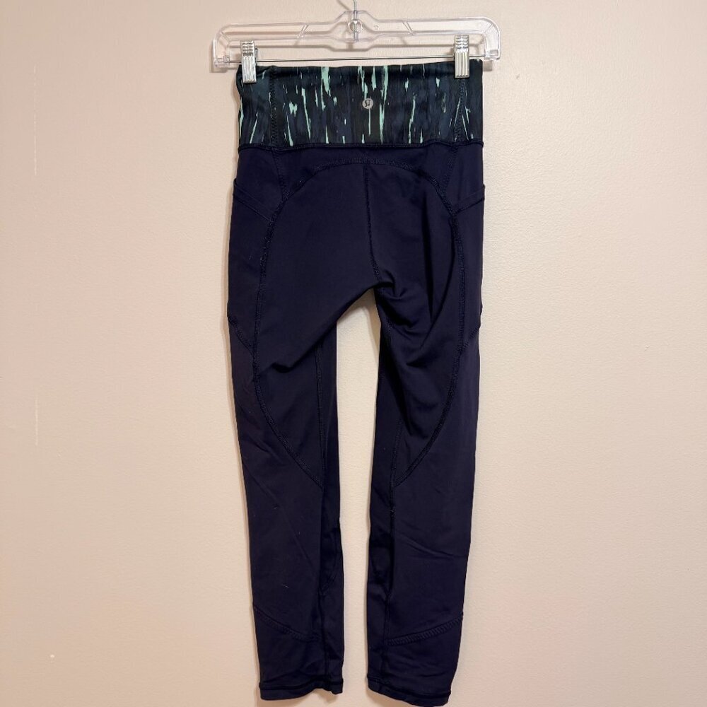 Lululemon All The Right Places Crop Leggings 4 Navy Blue Teal Printed Yoga Pants - Picture 6 of 7